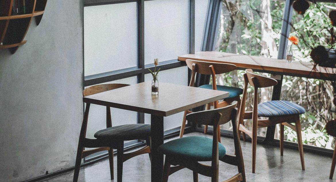 Pentingnya Kombinasi Furniture Cafe dan Interior untuk Suasana Nyaman