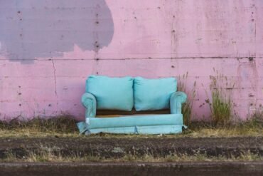 Cara Menghilangkan Noda Membandel pada Sofa