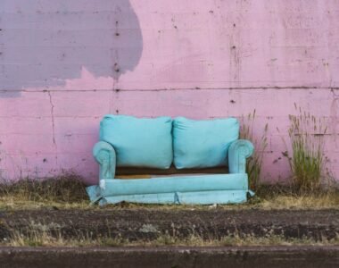 Cara Menghilangkan Noda Membandel pada Sofa