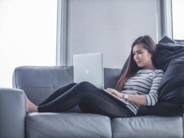 Panduan Membeli Sofa Online yang Aman