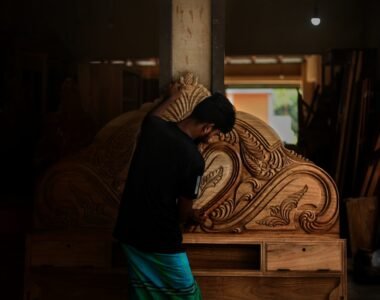 Rangka Sofa Kayu Jati atau Mahoni, Mana yang Lebih Baik?