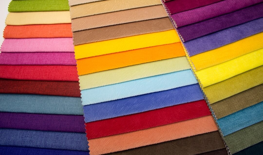 Sofa Fabric atau Sofa Kulit Mana yang Lebih Baik