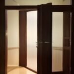 12 Rekomendasi Pintu Utama Jati yang Tahan Lama untuk Rumah Anda