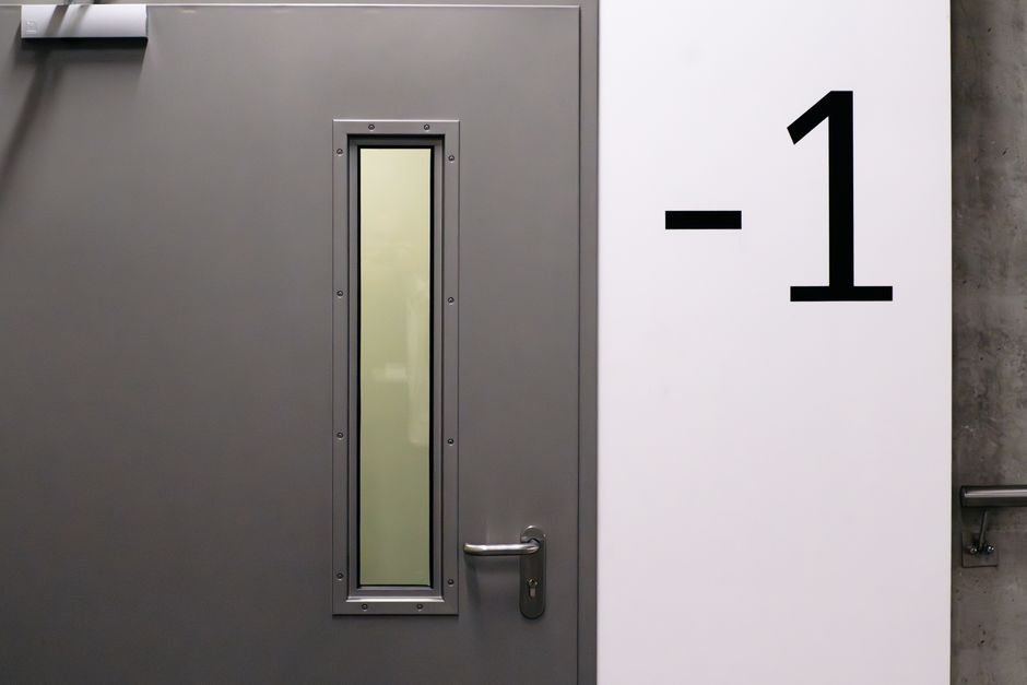 perbedaan pintu kamar dan pintu utama yang harus diketahui