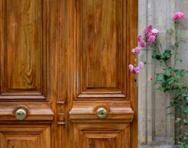 keunggulan pintu jati sebagai investasi jangka panjang