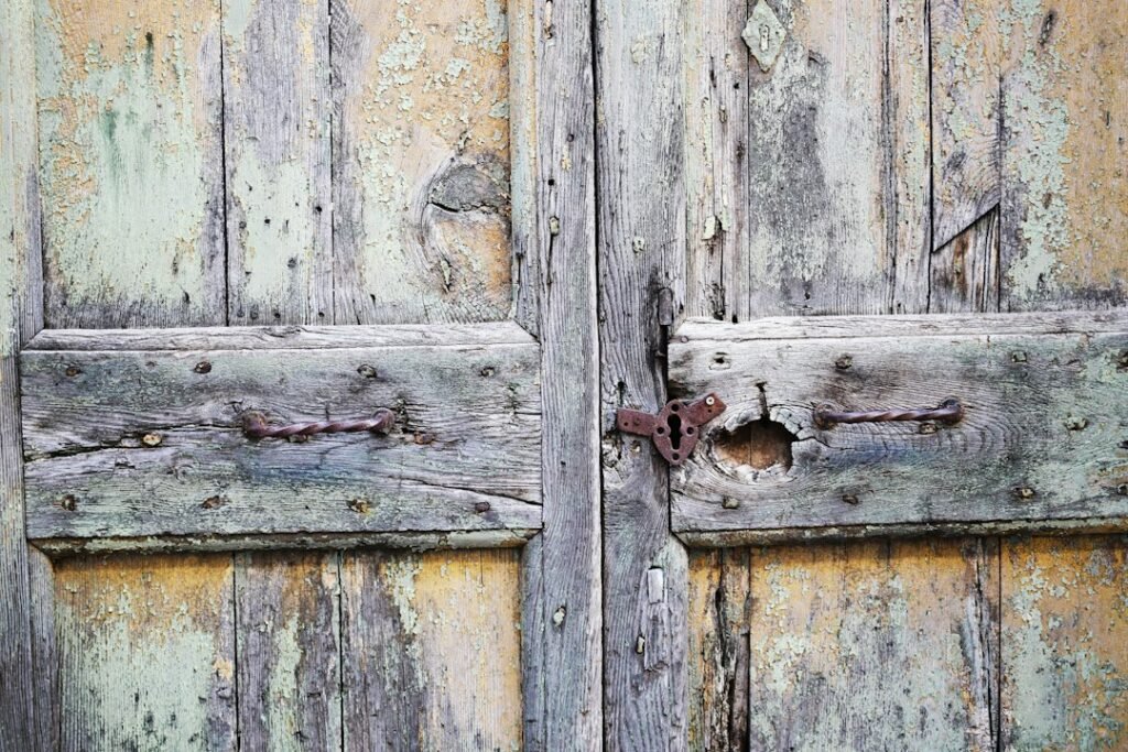 cara memperbaiki pintu kayu yang sudah lapuk