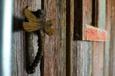 pintu kupu tarung yang mudah dirawat dan dibersihkan