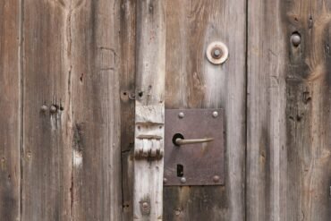 cara memperbaiki pintu kayu yang sudah lapuk