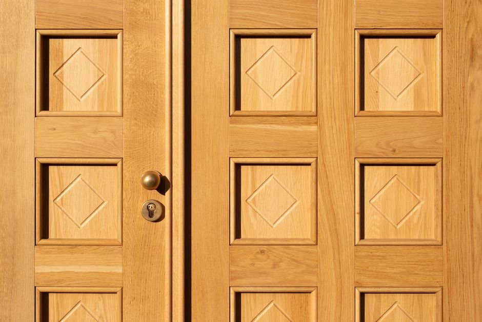 perbandingan pintu jati dan pintu MDF dari segi kualitas