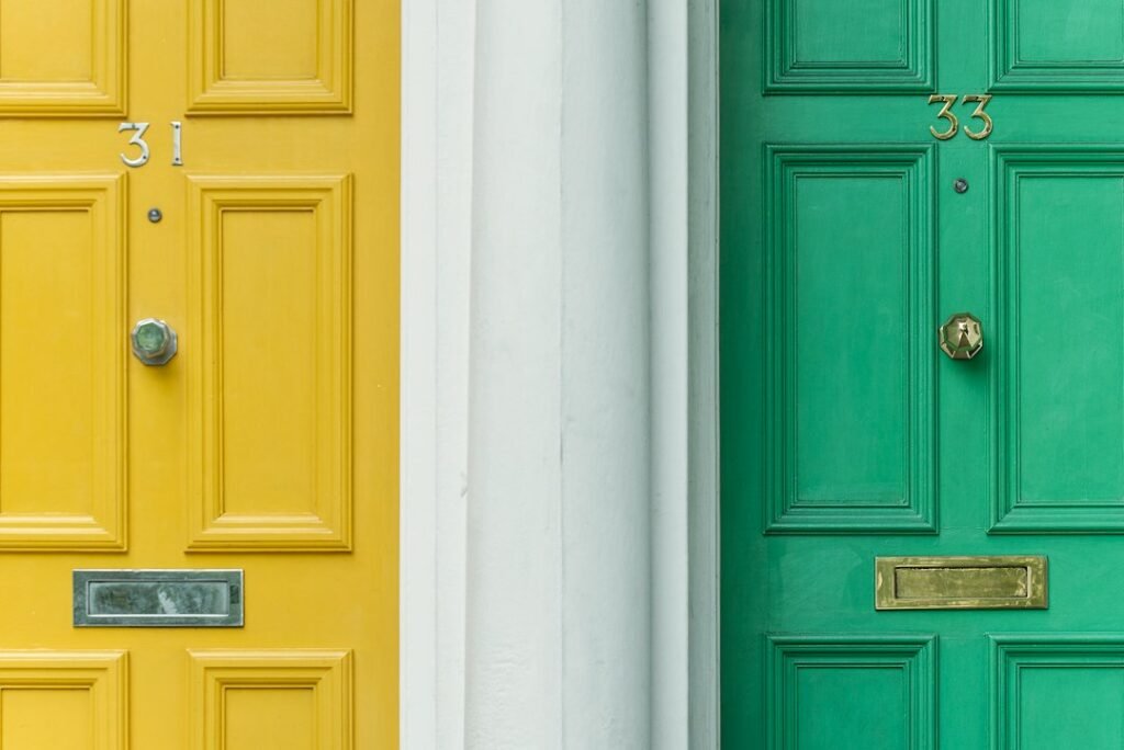 pintu kamar kayu vs pintu PVC, apa perbedaannya?