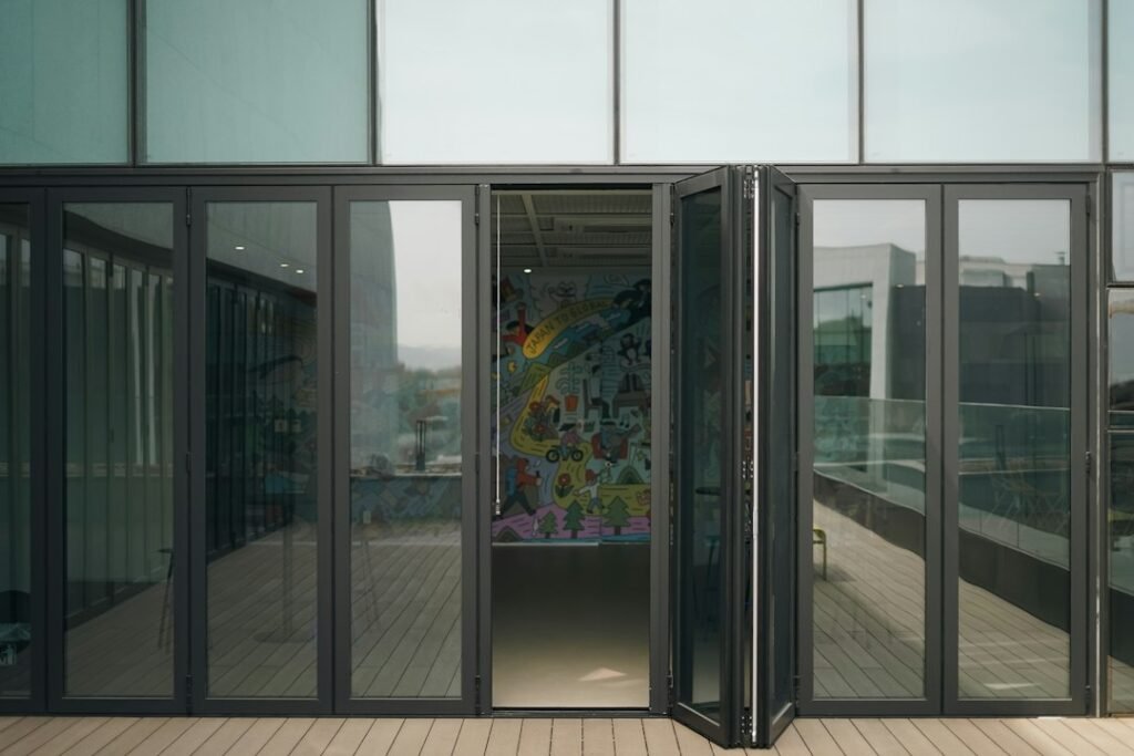 pintu kupu tarung dengan desain yang unik dan modern